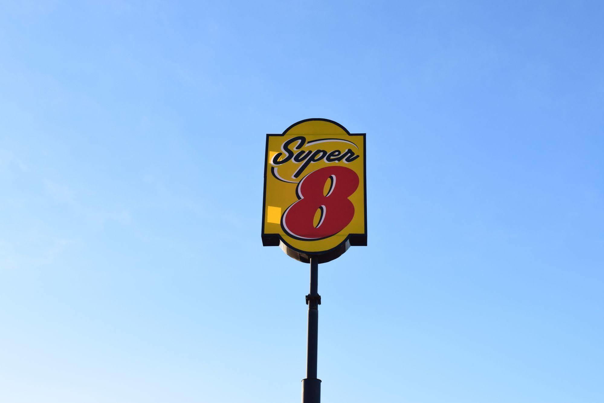 Super 8 By Wyndham Saginaw Motel Exterior foto