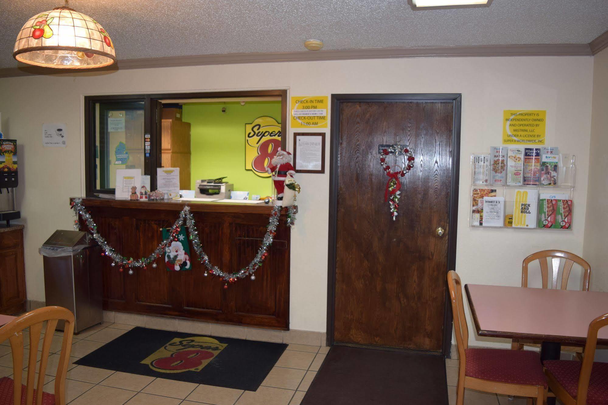 Super 8 By Wyndham Saginaw Motel Exterior foto